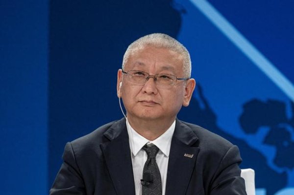 股票配资服务门户导航 隆基绿能创始人辞任总经理, 32岁女儿将进入董事会, 公司去年亏86亿